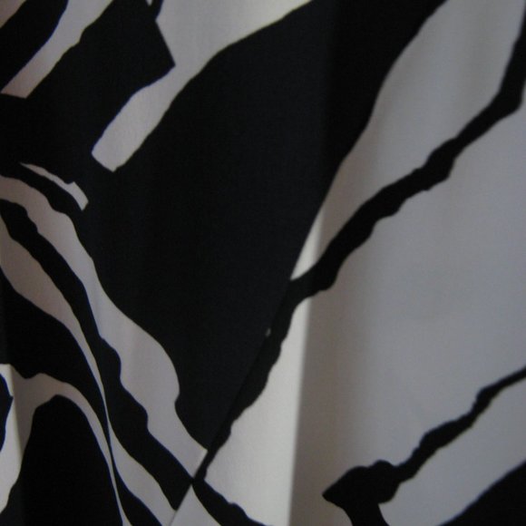 Black and Navy Dana Buchman Tunic Top - Picture 5 of 5